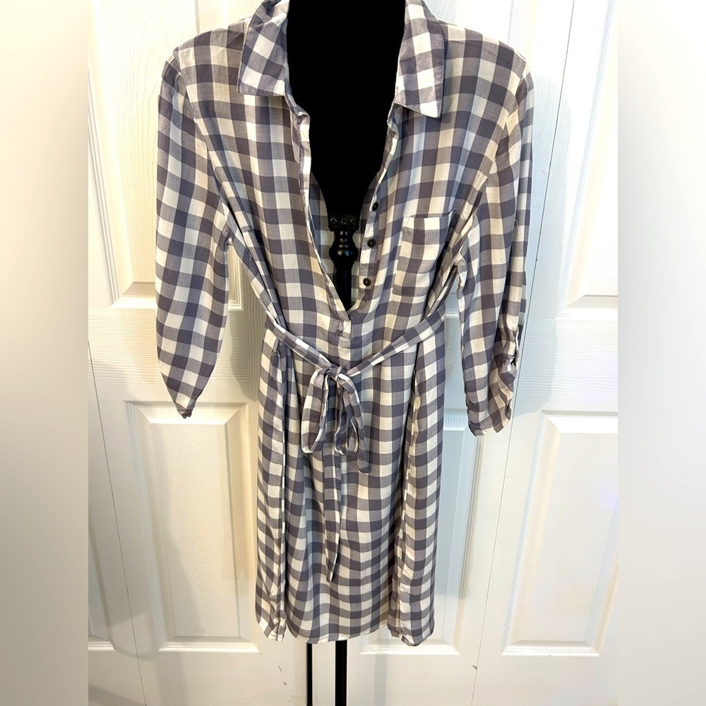 Button down deep V Belted lounge dress! Mouse pocket! %100 Rayon